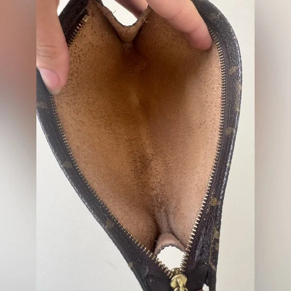 LOUIS VUITTON POUCHETTE - Picture 6 of 7